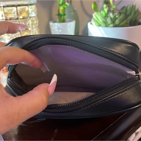 Michael Kors make up bag - Picture 2 of 2